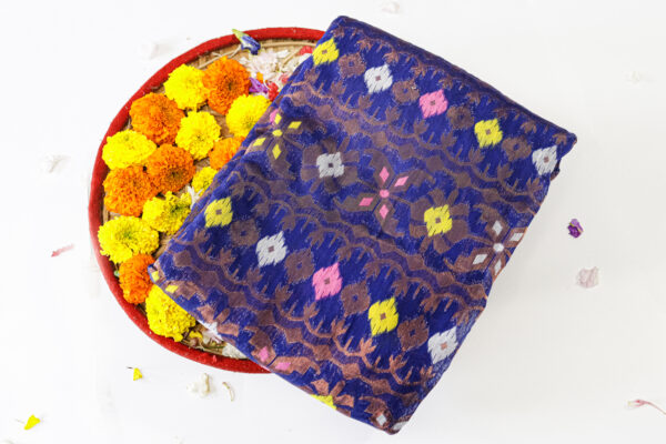 Royal Blue Handwoven Ikat Cotton Saree – Traditional & Elegant - Image 4