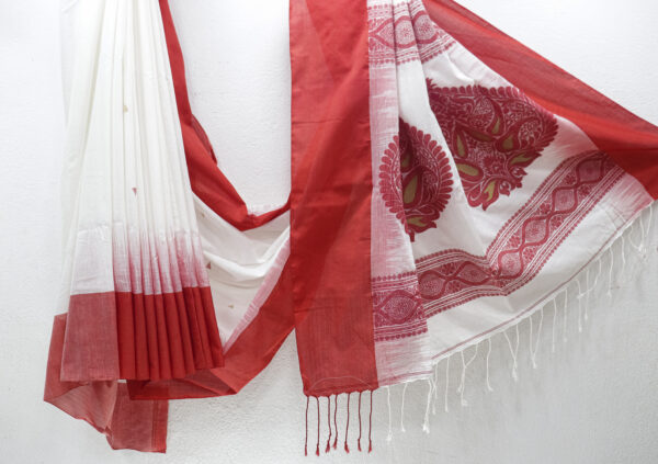 White & Rust Red Pure Bengal Handloom Cotton Saree – Traditional Elegance with Floral Motifs - Image 4