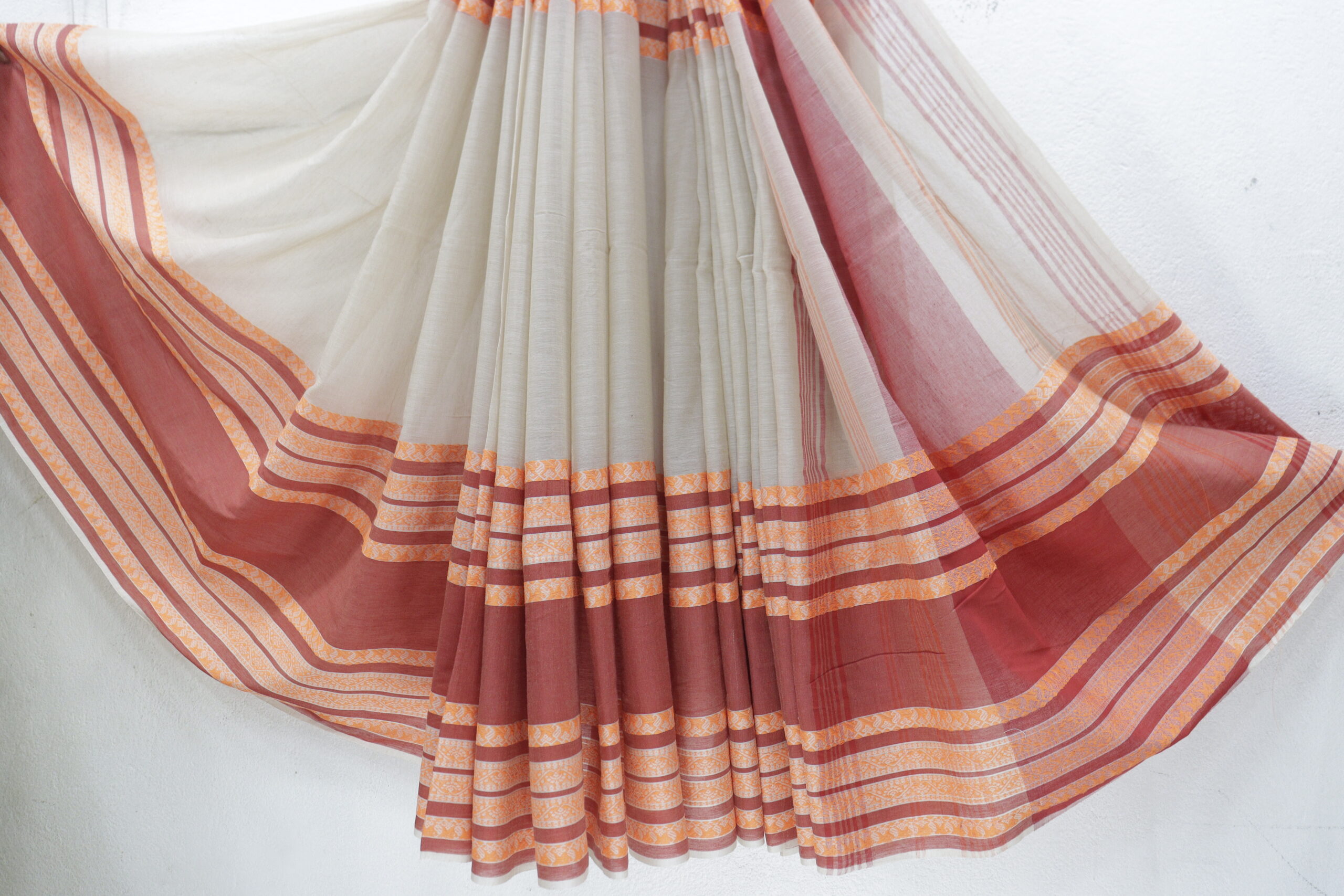 Off-White & Rust Red Pure Bengal Handloom Khadi Cotton Saree – Lightweight & Traditional Elegance