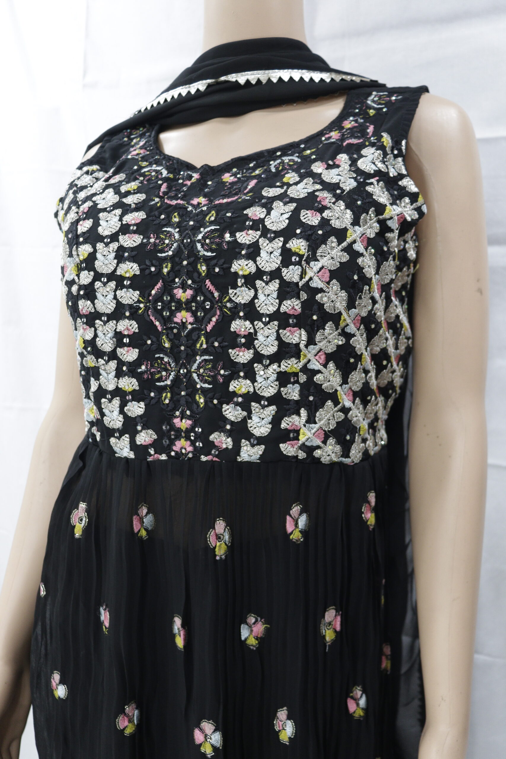 Elegant Black Floral Embroidered Chiffon Kurti Set β Timeless Beauty & Grace - Image 2