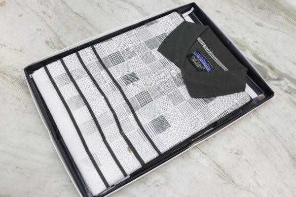 Men’s Classic Polo Shirt – Geometric Print with Black Collar - Image 4
