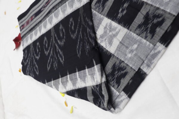 Black & White Handwoven Ikat Cotton Saree - Image 5