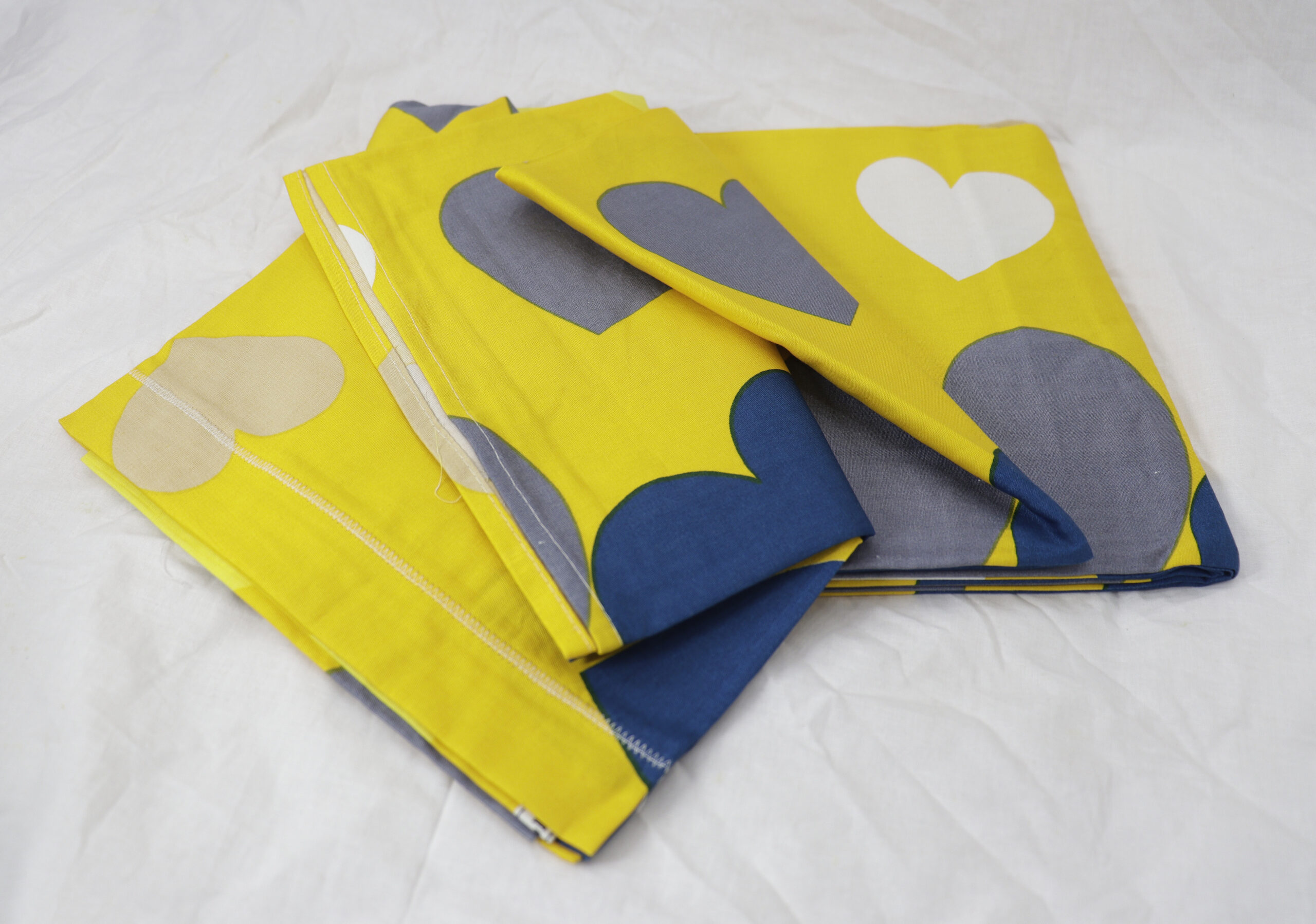Golden Hearts Cotton Bedsheet - Image 3